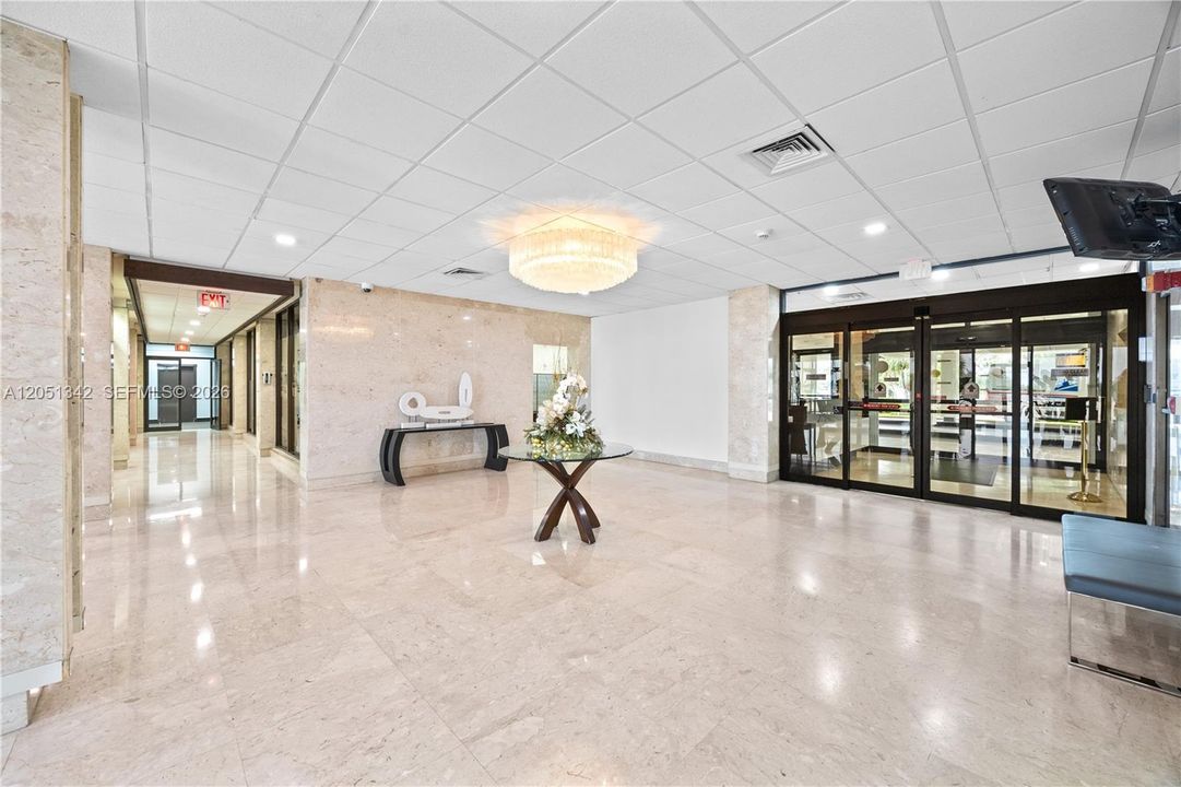 For Sale: $269,900 (1 beds, 1 baths, 762 Square Feet)
