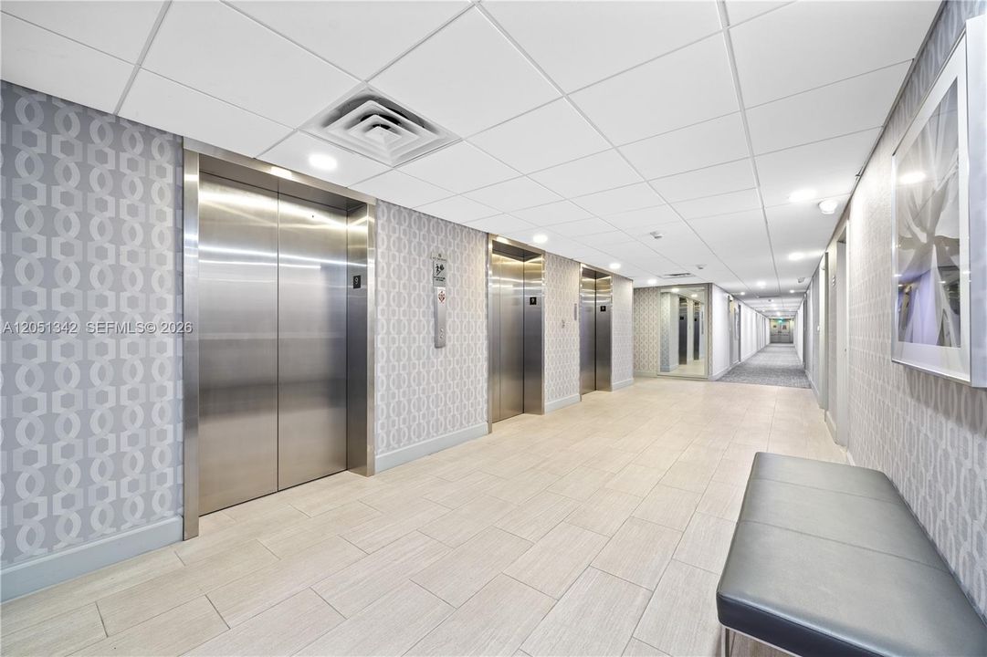 For Sale: $269,900 (1 beds, 1 baths, 762 Square Feet)