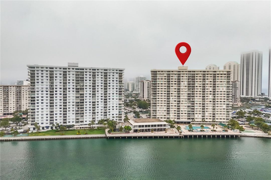 For Sale: $269,900 (1 beds, 1 baths, 762 Square Feet)