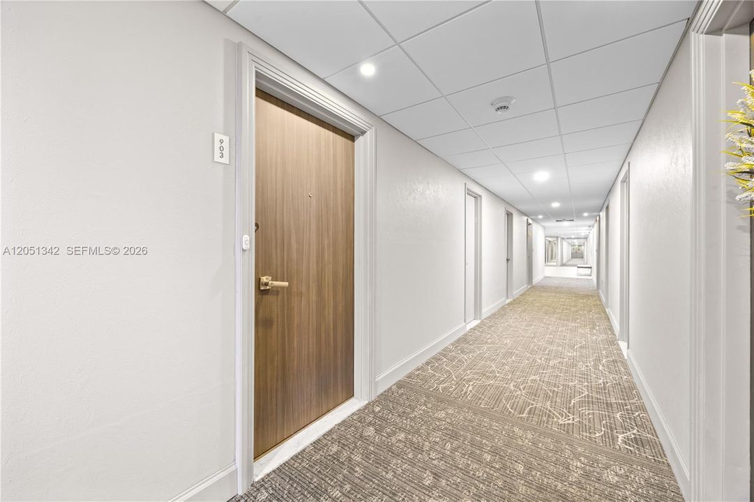 For Sale: $269,900 (1 beds, 1 baths, 762 Square Feet)