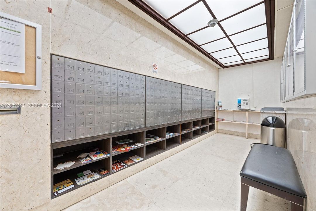 For Sale: $269,900 (1 beds, 1 baths, 762 Square Feet)
