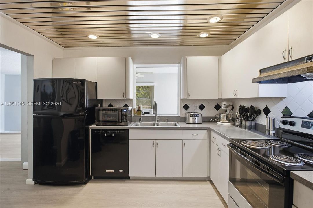 На продажу: $525,000 (3 спален, 2 ванн, 1727 Квадратных фут)