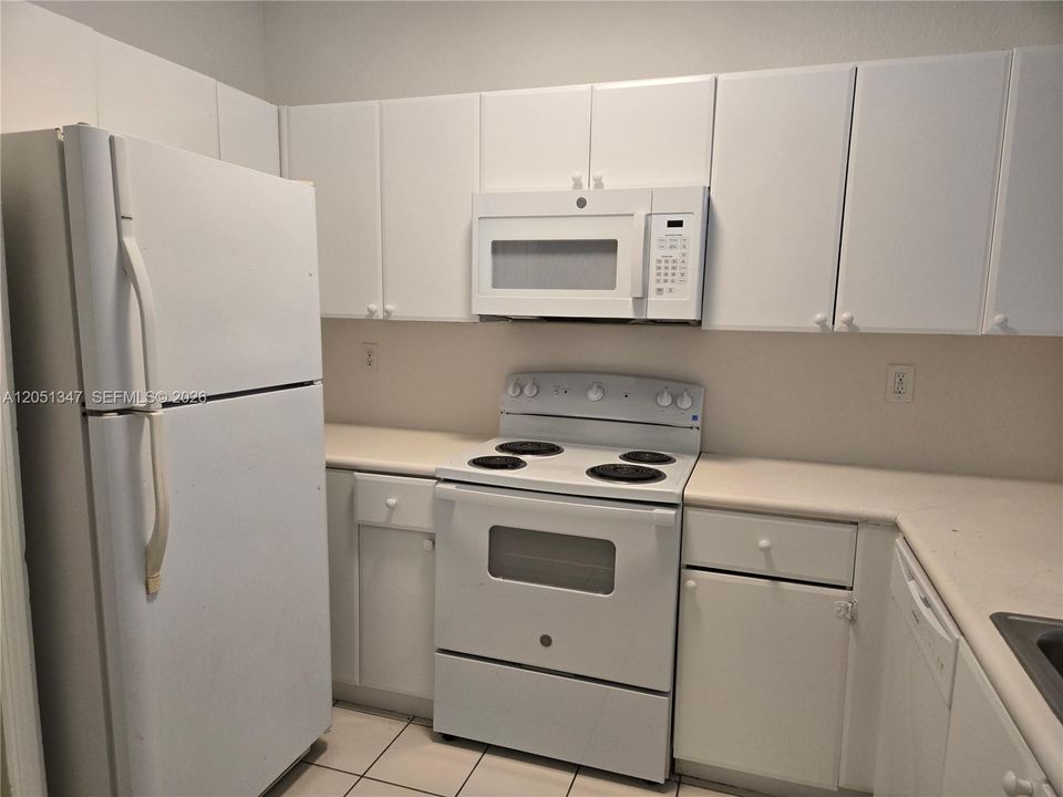 For Rent: $2,000 (3 beds, 2 baths, 1060 Square Feet)