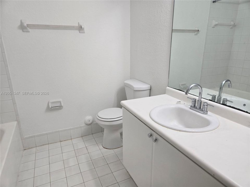 For Rent: $2,000 (3 beds, 2 baths, 1060 Square Feet)