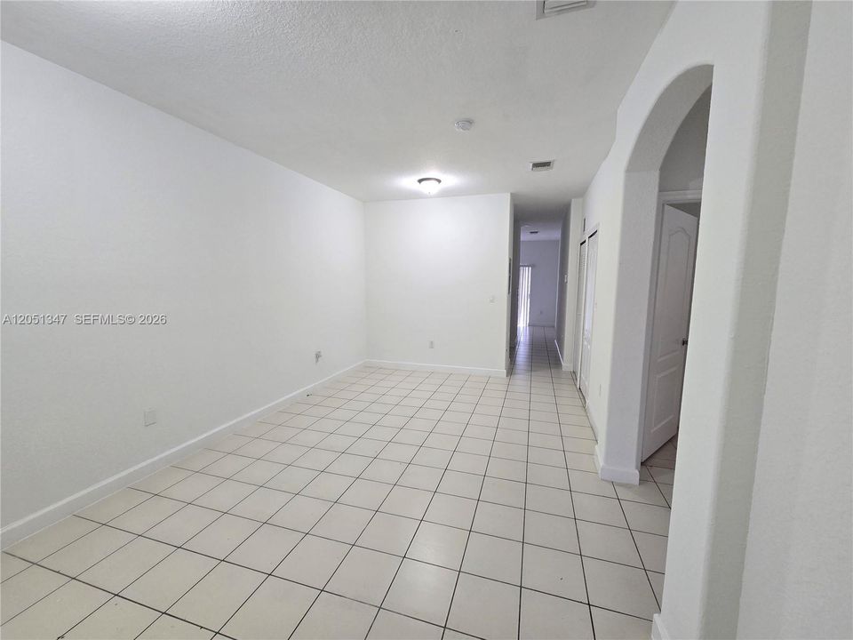 For Rent: $2,000 (3 beds, 2 baths, 1060 Square Feet)