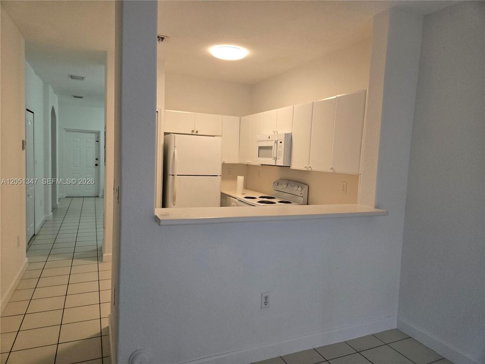 For Rent: $2,000 (3 beds, 2 baths, 1060 Square Feet)