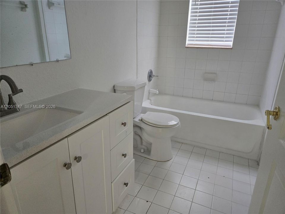 For Rent: $2,000 (3 beds, 2 baths, 1060 Square Feet)
