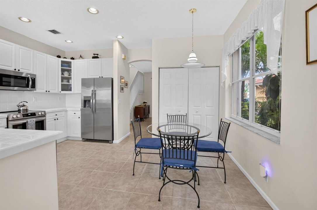 Eat-in kitchen