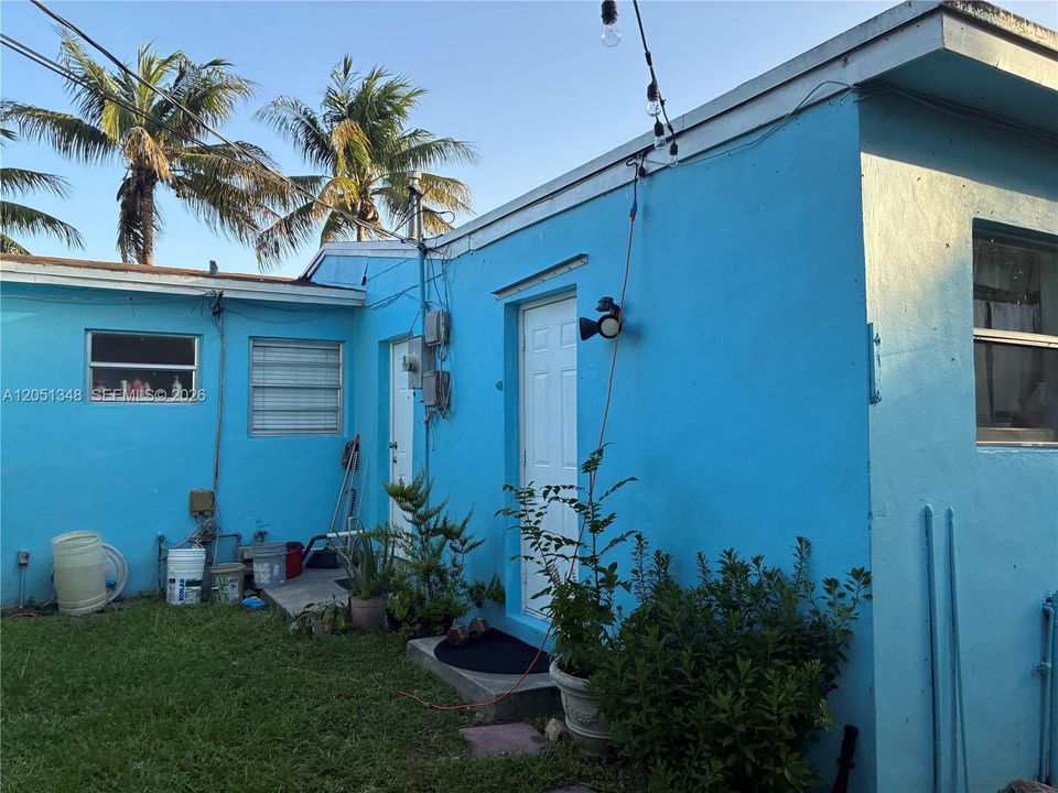 For Sale: $550,000 (3 beds, 3 baths, 1910 Square Feet)