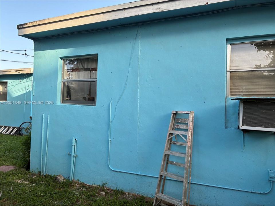 For Sale: $550,000 (3 beds, 3 baths, 1910 Square Feet)
