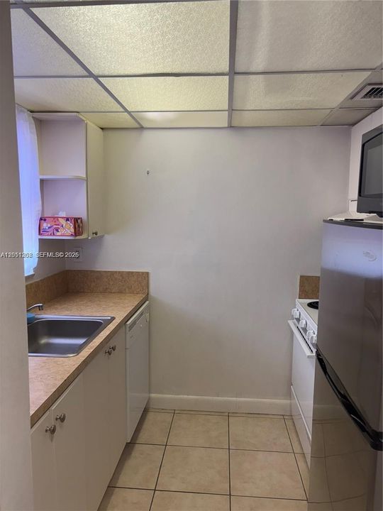 В аренду: $1,900 (1 спален, 1 ванн, 801 Квадратных фут)