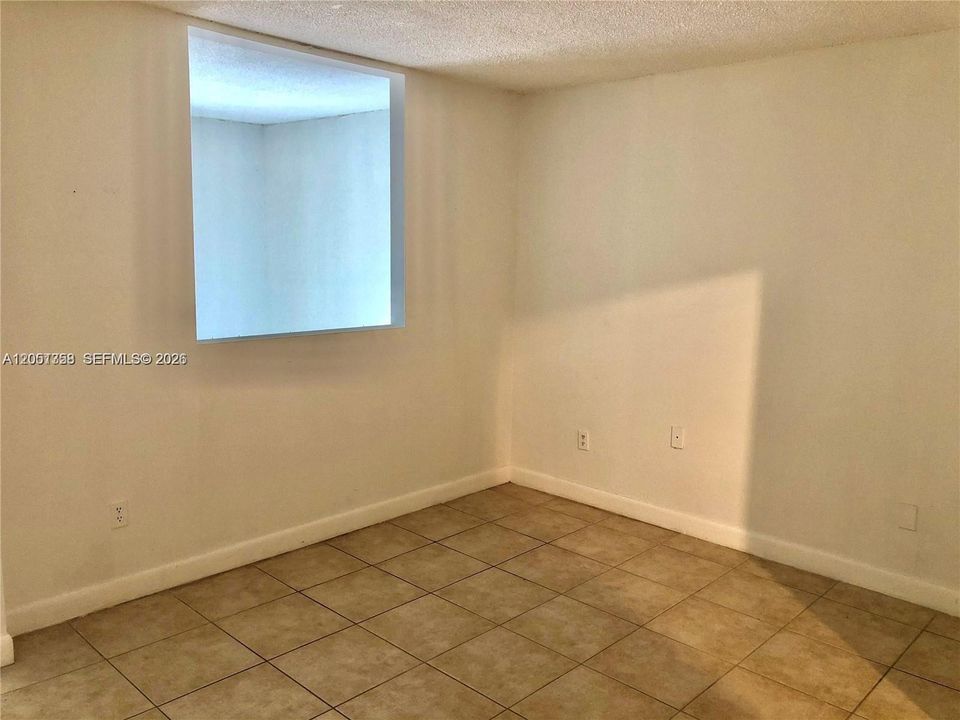 В аренду: $1,900 (1 спален, 1 ванн, 801 Квадратных фут)