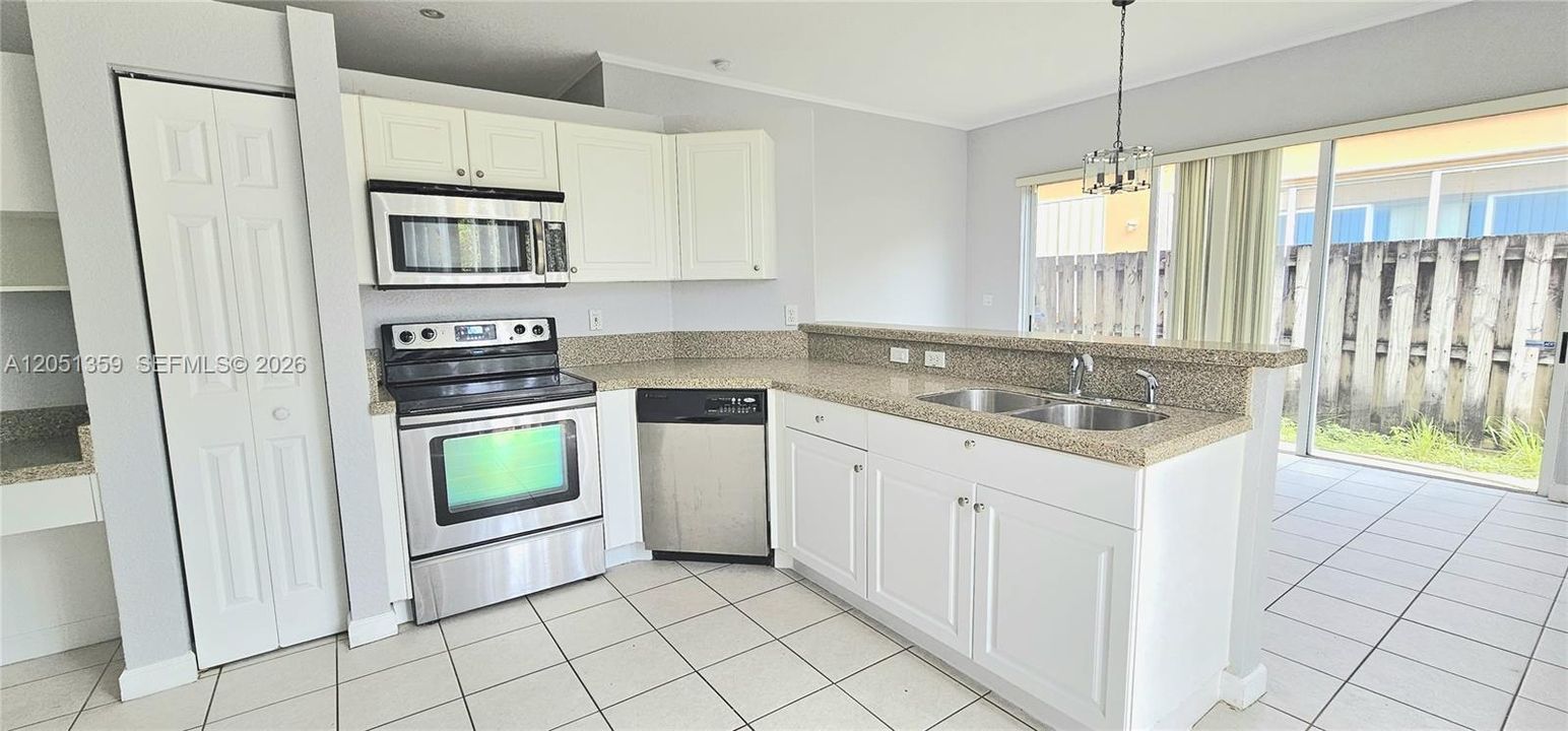 For Sale: $515,000 (3 beds, 2 baths, 1402 Square Feet)