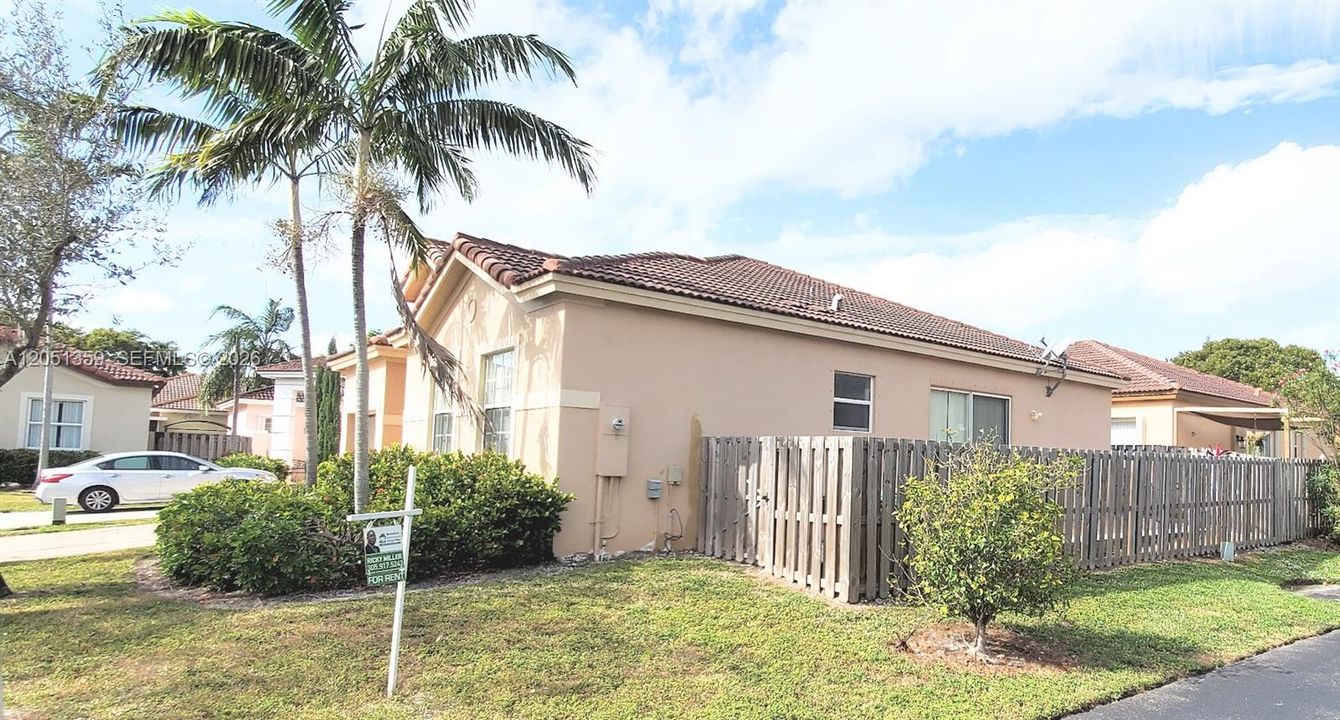 For Sale: $515,000 (3 beds, 2 baths, 1402 Square Feet)