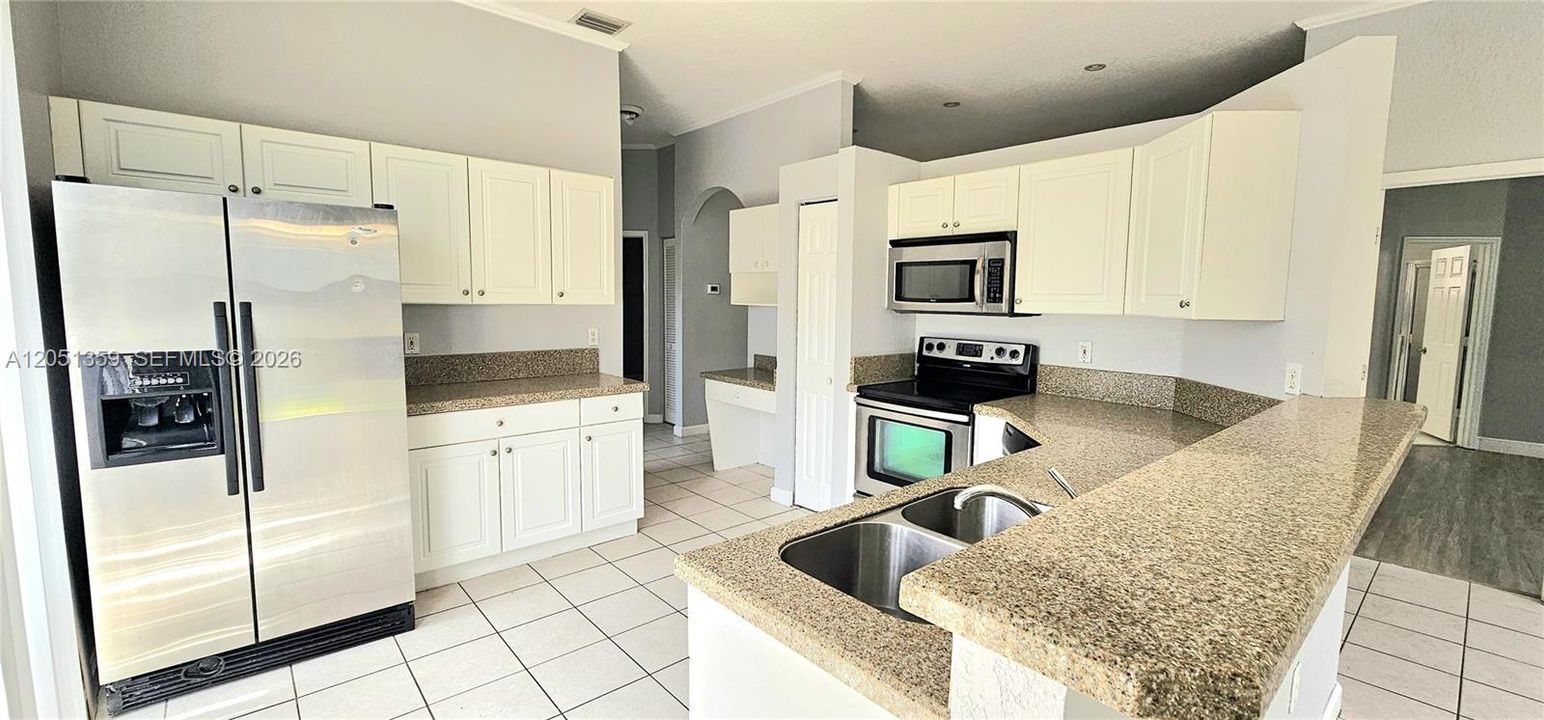 For Sale: $515,000 (3 beds, 2 baths, 1402 Square Feet)