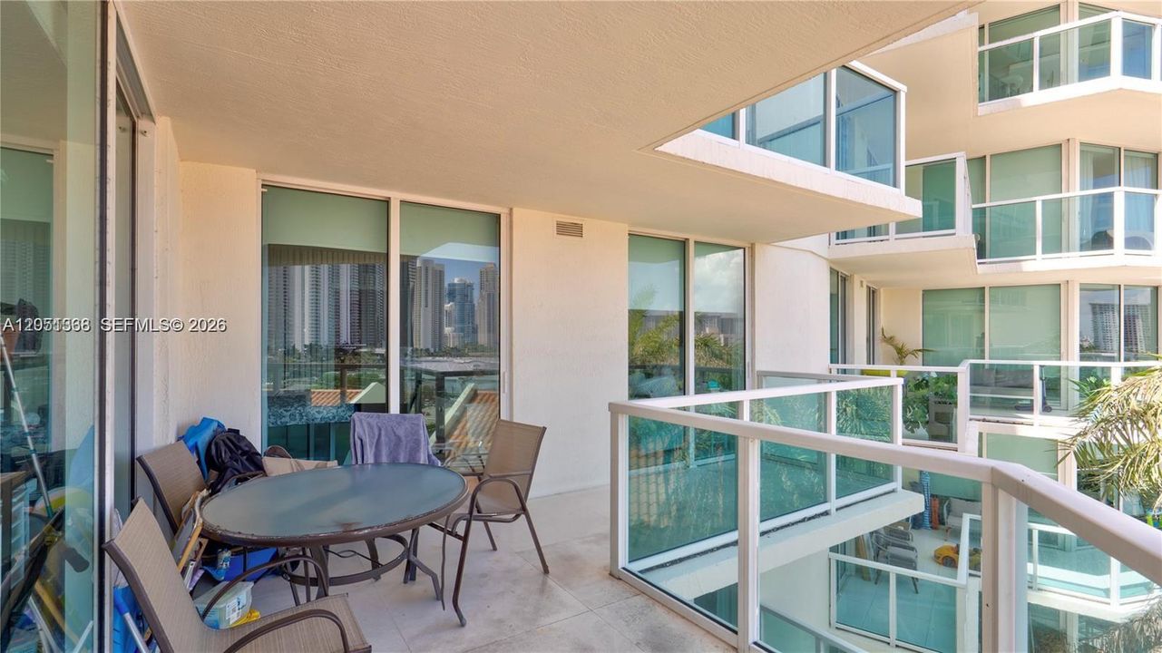 En Venta: $775,000 (3 camas, 2 baños, 1447 Pies cuadrados)