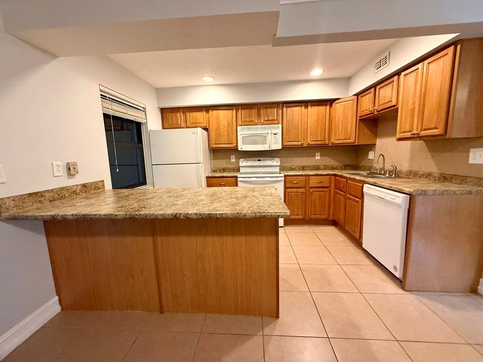 Kitchen w/ Island