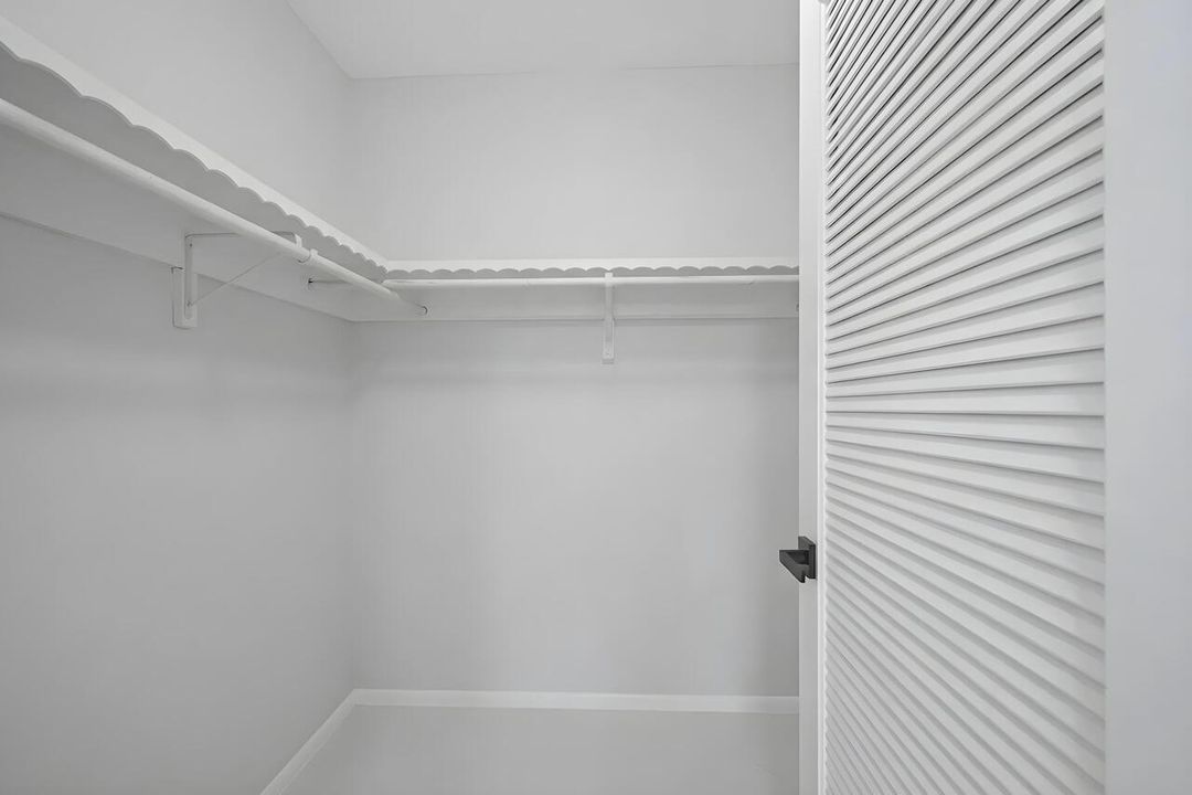 5707-White-Hickory-Cir-Tamarac-51