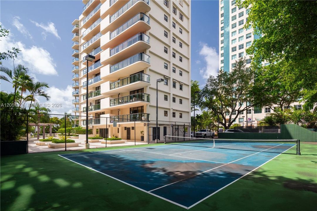 На продажу: $1,799,000 (2 спален, 2 ванн, 1759 Квадратных фут)