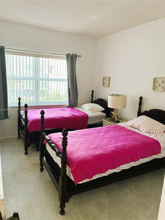 В аренду: $4,200 (2 спален, 2 ванн, 990 Квадратных фут)