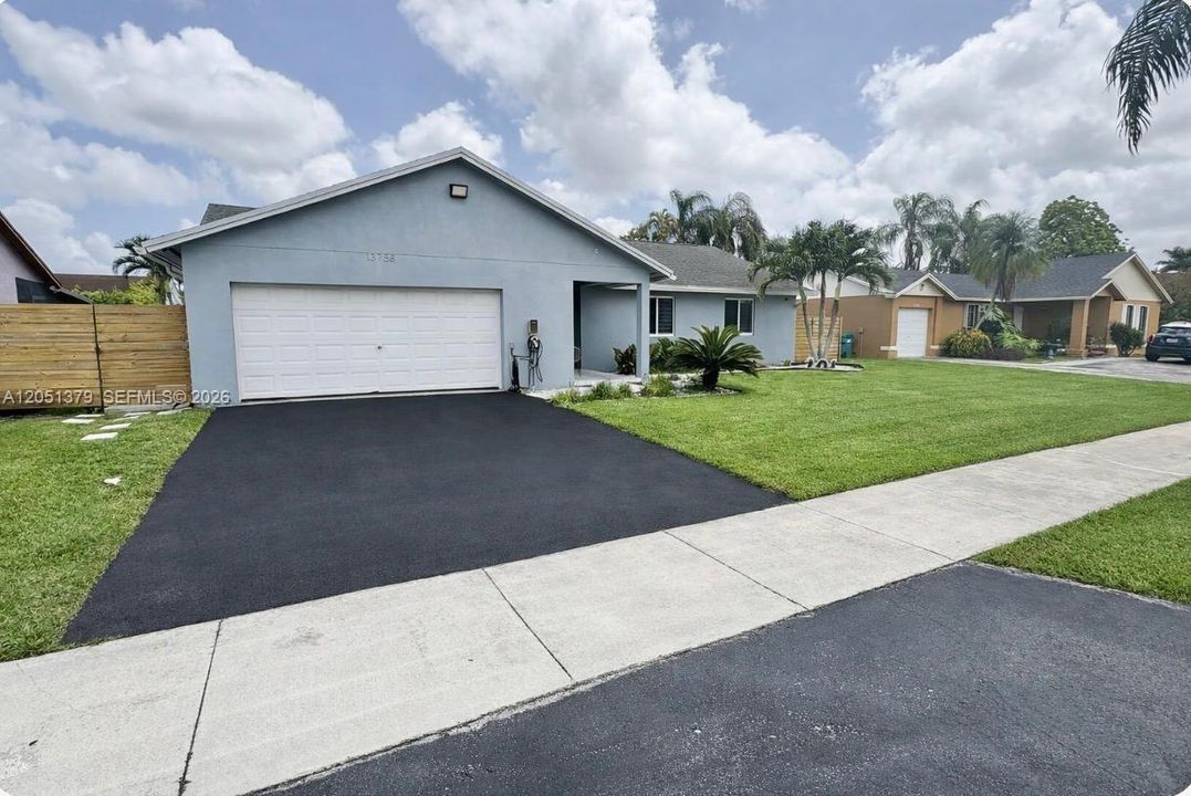 For Rent: $3,200 (3 beds, 2 baths, 1553 Square Feet)