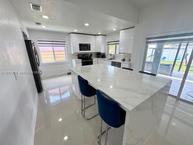 For Rent: $3,200 (3 beds, 2 baths, 1553 Square Feet)