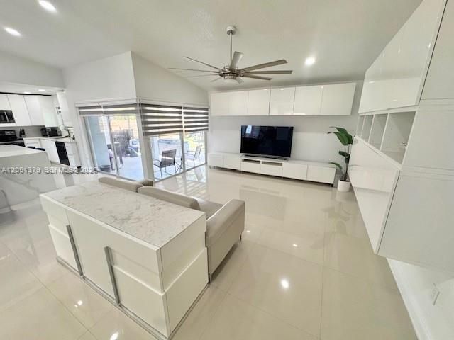 For Rent: $3,200 (3 beds, 2 baths, 1553 Square Feet)