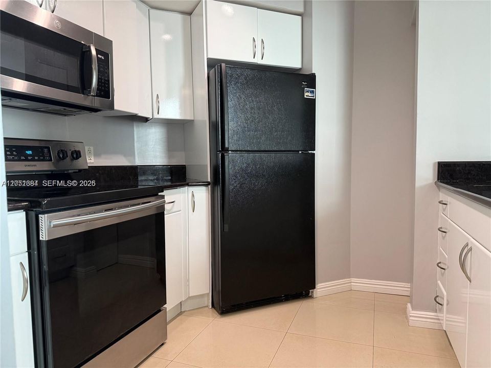 В аренду: $3,400 (2 спален, 2 ванн, 1002 Квадратных фут)