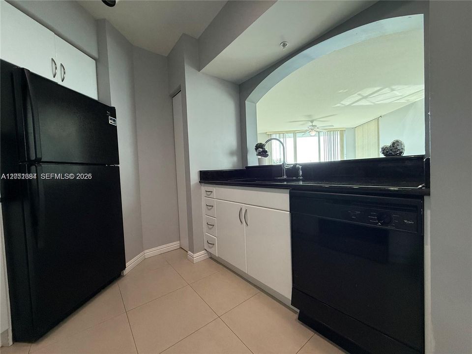 В аренду: $3,400 (2 спален, 2 ванн, 1002 Квадратных фут)