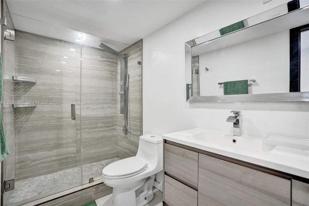 На продажу: $299,000 (2 спален, 2 ванн, 1408 Квадратных фут)
