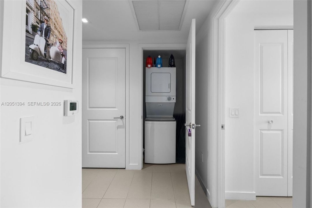 For Rent: $3,350 (1 beds, 1 baths, 865 Square Feet)