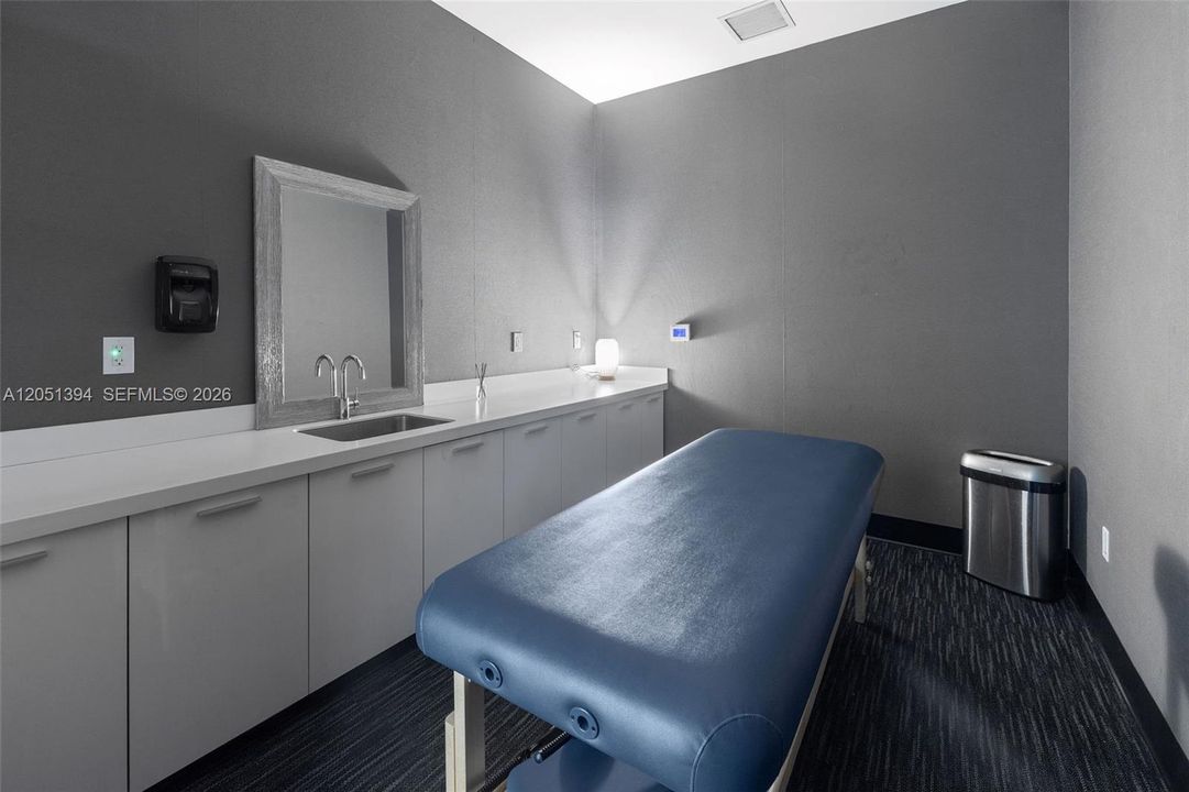 For Rent: $3,350 (1 beds, 1 baths, 865 Square Feet)