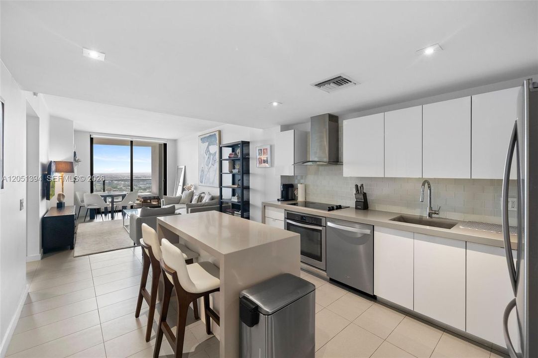 For Rent: $3,350 (1 beds, 1 baths, 865 Square Feet)