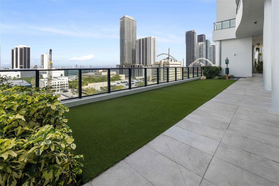 For Rent: $3,350 (1 beds, 1 baths, 865 Square Feet)