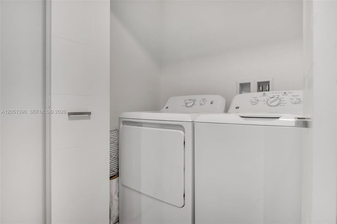 For Rent: $5,400 (2 beds, 2 baths, 986 Square Feet)