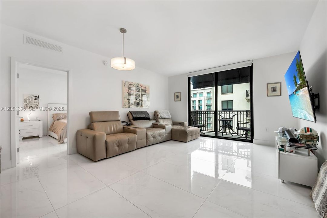 For Rent: $5,400 (2 beds, 2 baths, 986 Square Feet)
