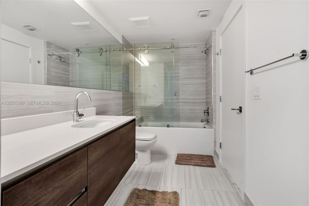 For Rent: $5,400 (2 beds, 2 baths, 986 Square Feet)