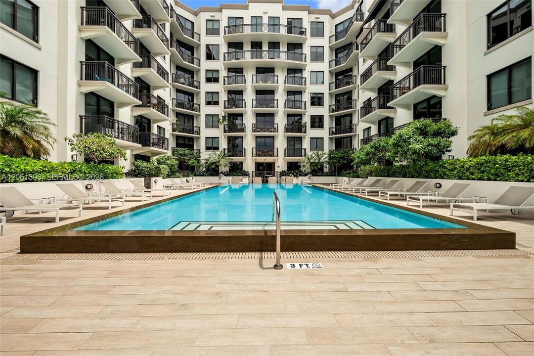 For Rent: $5,400 (2 beds, 2 baths, 986 Square Feet)