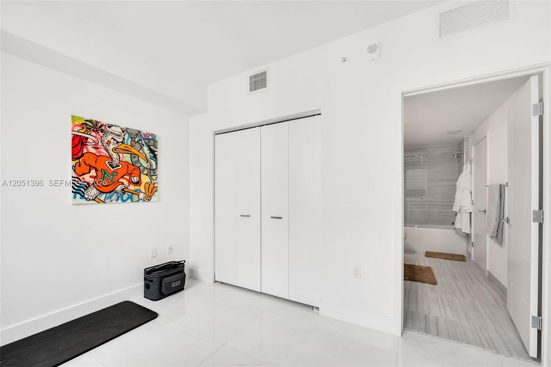 For Rent: $5,400 (2 beds, 2 baths, 986 Square Feet)