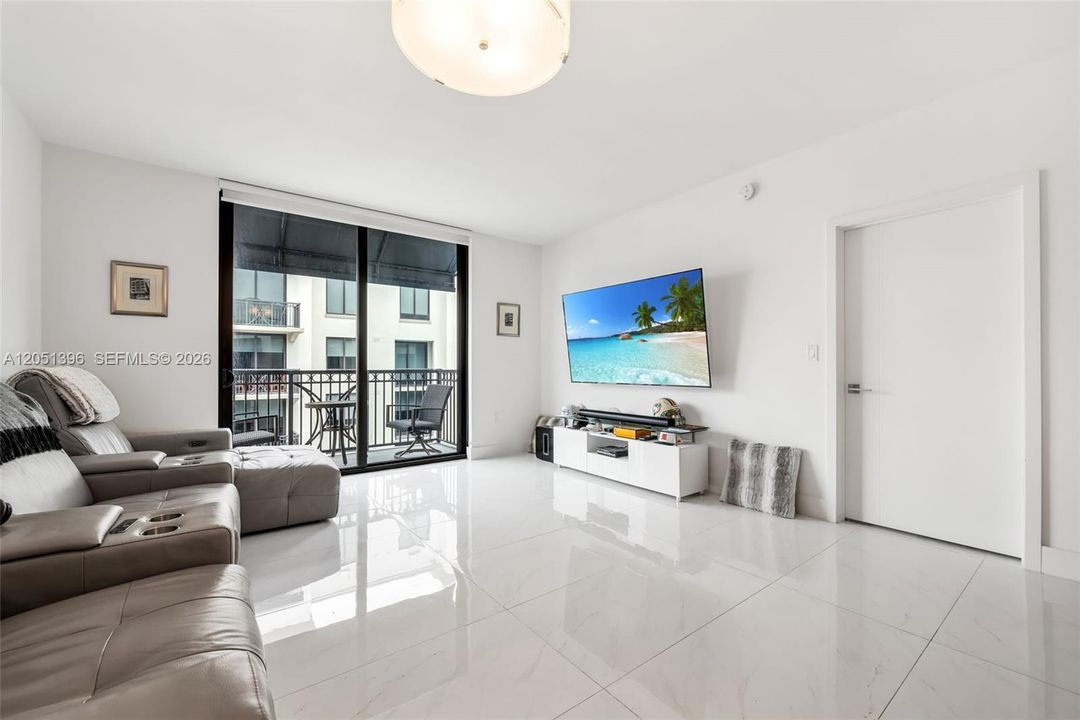 For Rent: $5,400 (2 beds, 2 baths, 986 Square Feet)