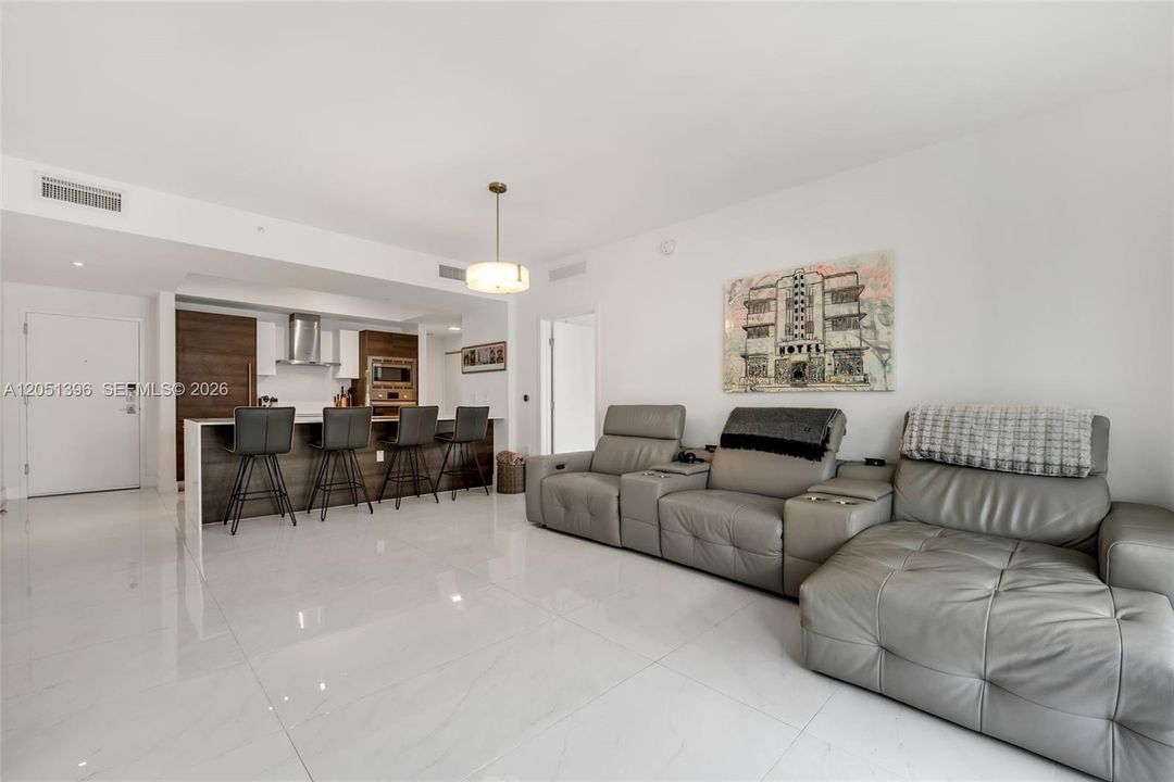 For Rent: $5,400 (2 beds, 2 baths, 986 Square Feet)