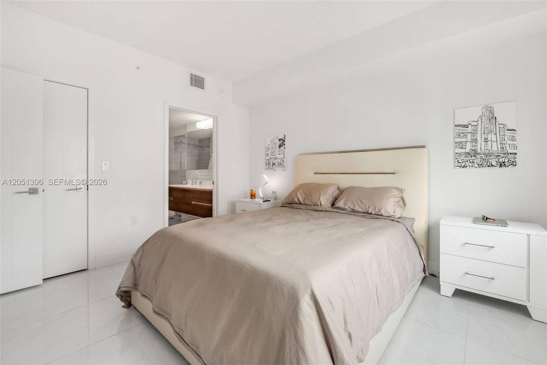For Rent: $5,400 (2 beds, 2 baths, 986 Square Feet)