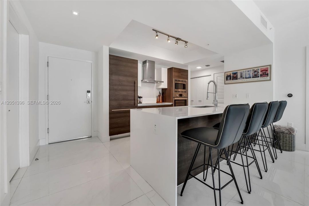 For Rent: $5,400 (2 beds, 2 baths, 986 Square Feet)