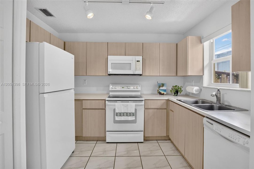 En Venta: $399,900 (3 camas, 2 baños, 1032 Pies cuadrados)