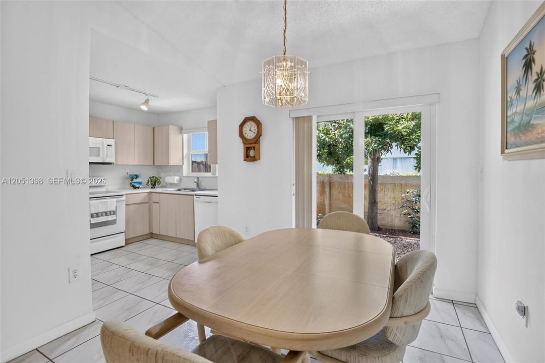 En Venta: $399,900 (3 camas, 2 baños, 1032 Pies cuadrados)
