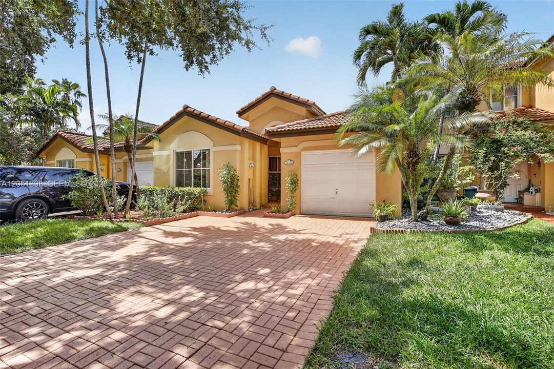 En Venta: $399,900 (3 camas, 2 baños, 1032 Pies cuadrados)