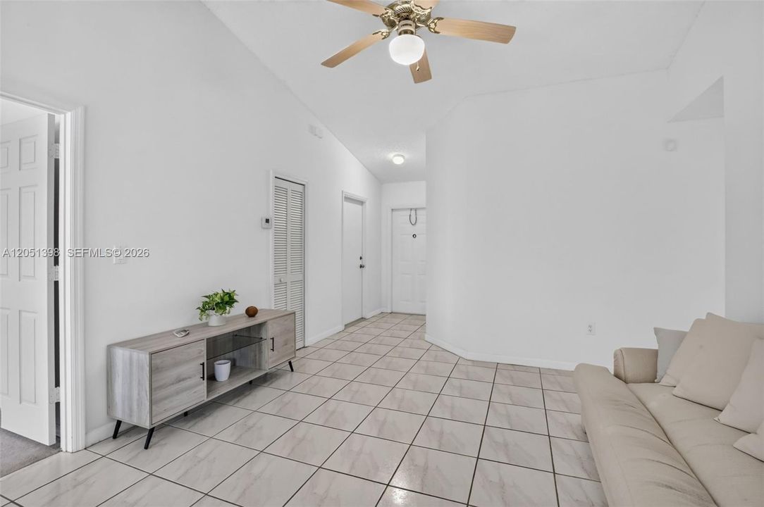 En Venta: $399,900 (3 camas, 2 baños, 1032 Pies cuadrados)