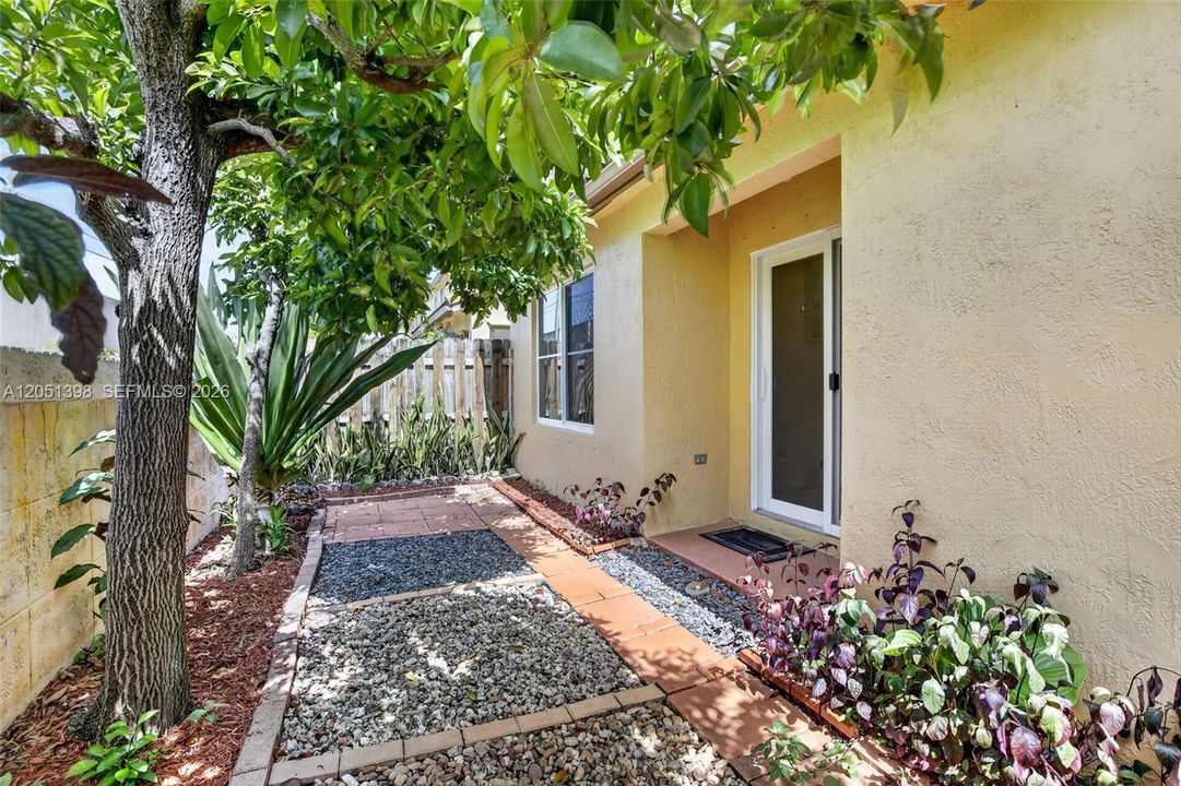 En Venta: $399,900 (3 camas, 2 baños, 1032 Pies cuadrados)