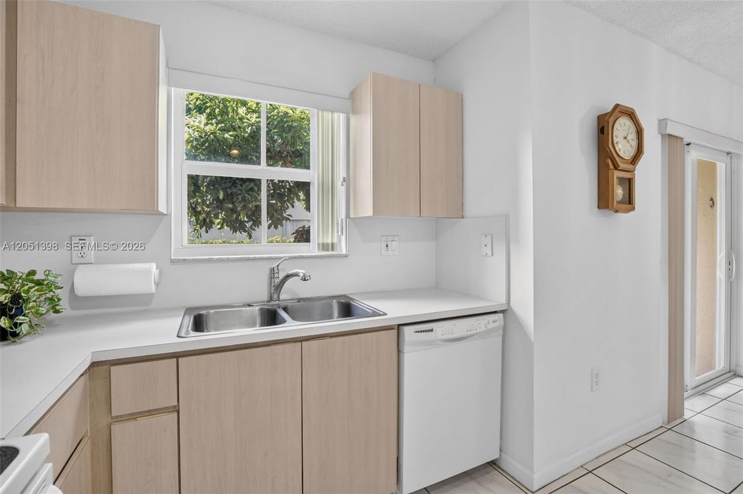 En Venta: $399,900 (3 camas, 2 baños, 1032 Pies cuadrados)