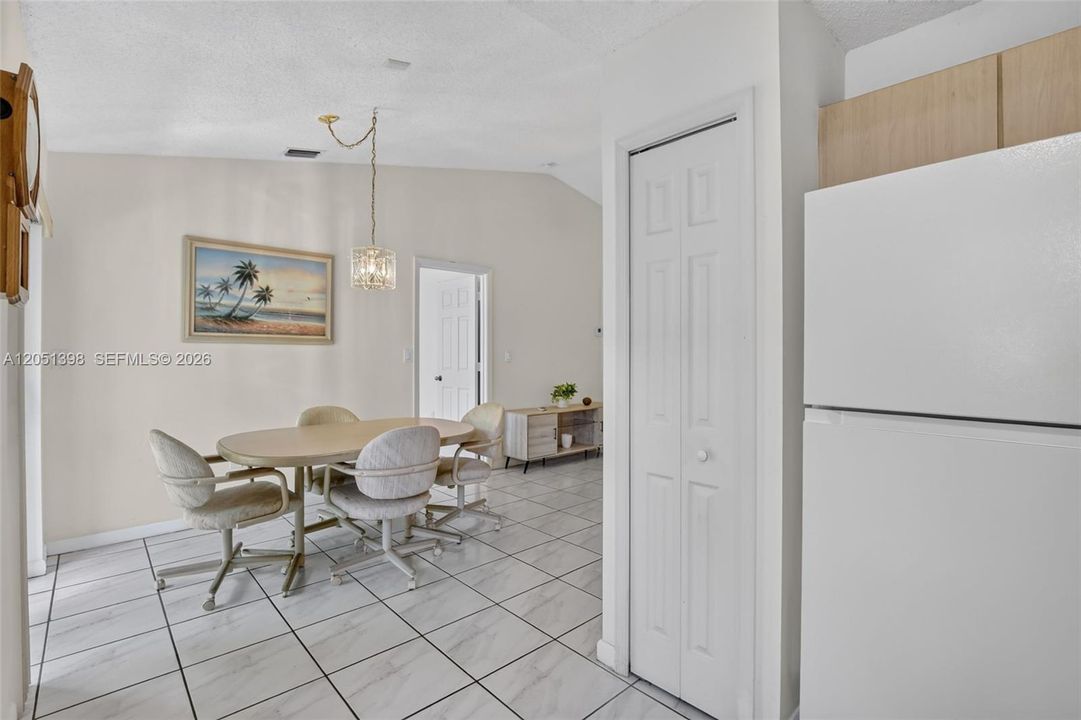 En Venta: $399,900 (3 camas, 2 baños, 1032 Pies cuadrados)